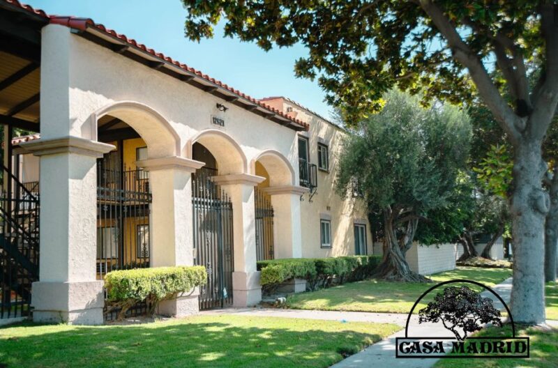 Luxurious Cerritos Living: Spacious 1-3 BR Homes with Top Amenities