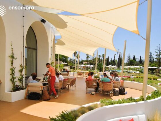 Pérgola bioclimática para espacios exteriores con estilo y confort